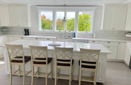 Wakefield Apartment | Convenient Condo Steps from Boston's Commuter Rail