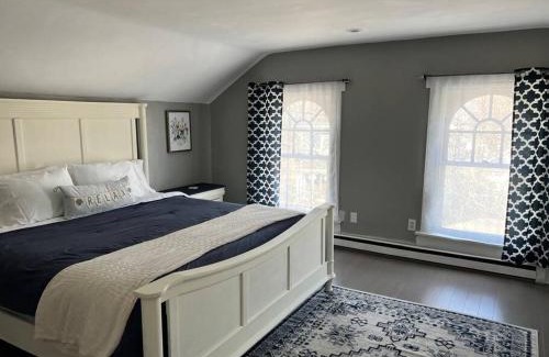 Wakefield Apartment | Convenient Condo Steps from Boston's Commuter Rail