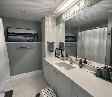 Ottawa Division House | Convenient Lake House 8 Minutes from Airport, Sleeps 13
