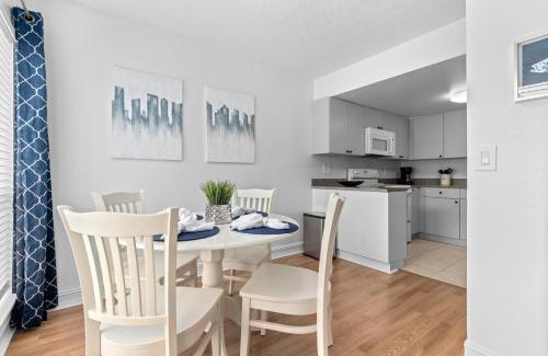 Gulf Gate Estates Apartment | New 1BD Condo Near Siesta Key with Pool & Pet Friendly