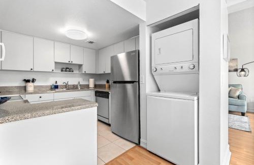 Gulf Gate Estates Apartment | New 1BD Condo Near Siesta Key with Pool & Pet Friendly