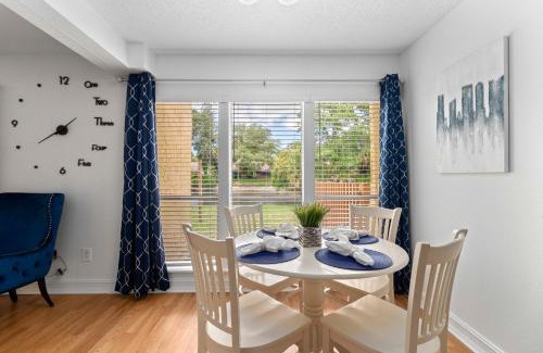 Gulf Gate Estates Apartment | New 1BD Condo Near Siesta Key with Pool & Pet Friendly