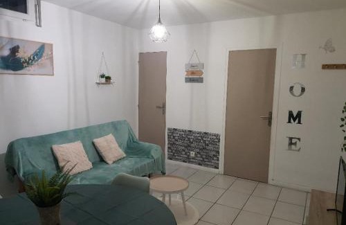 Anneyron Apartment | Cozy Pet-Friendly Apartment for Your Family Getaway