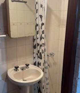 Ostende House | Budget-Friendly Stay at Casa en Mar de Ostende