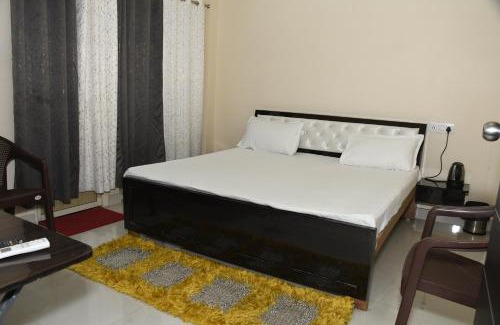 Varanasi House | Discover Hotel Dakshit IN: Family-Friendly with Breakfast