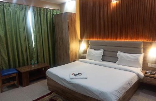 Gomti Nagar Hotel | Budget-Friendly Stay at Icyhotels HL Inn with Breakfast