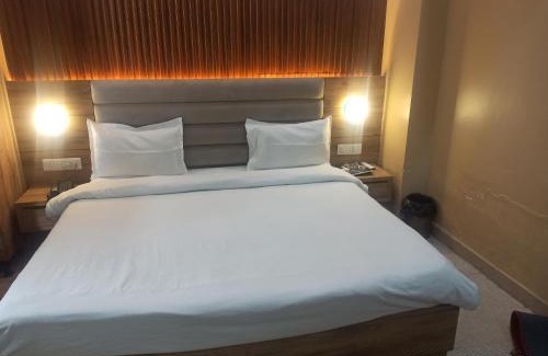 Gomti Nagar Hotel | Budget-Friendly Stay at Icyhotels HL Inn with Breakfast