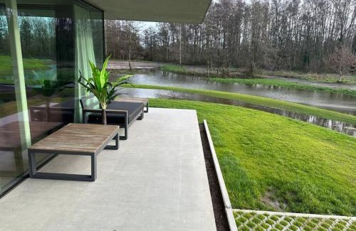 Maalte Apartment | Lake View Apartment in Gent: Wheelchair Accessible & Family-Friendly