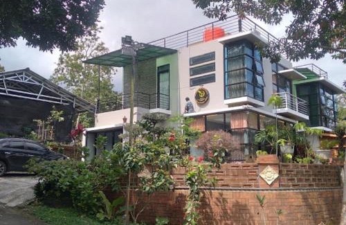 Ambarawa Cabin | Discover Villa Omahe Dewe: Family & Pet-Friendly Escape