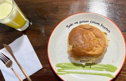 Manizales Hotel | Cozy AZAHARES HOTEL Y CAFÉ: Pet-Friendly with Breakfast