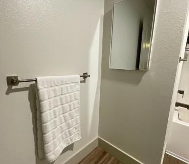 Irvine Business Complex Apartment | Pet-Friendly High-End Condo with Pool in Irvine