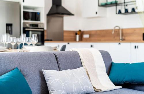 Lavaur House | Discover La Vauréenne - Family-Friendly Haven with Parking