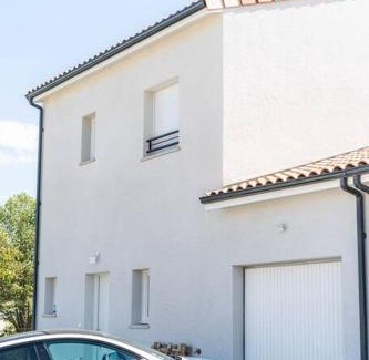 Lavaur House | Discover La Vauréenne - Family-Friendly Haven with Parking