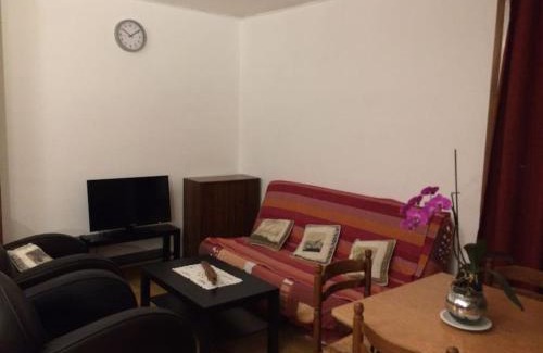 Orly Apartment | Serene Retreat Near Downtown Paris with Free Parking