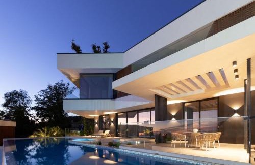 Tashkent Villa | Exciting Pet-Friendly Hotel with Pool and Family Amenities