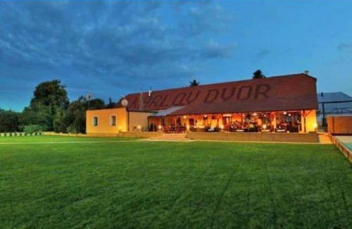 Cifer Apartment | Inviting Family-Friendly Stay at Karlov dvor Apartmán