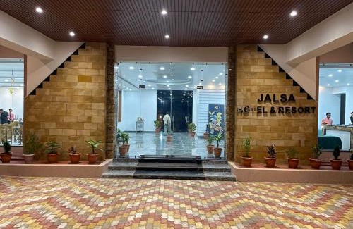 Tikamgarh Resort | Discover JALSA HOTEL AND RESORT: Family-Friendly Getaway