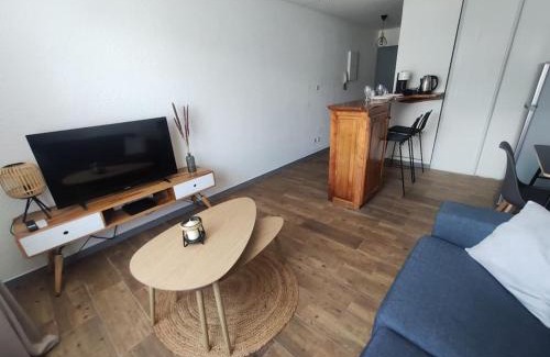 Sainte-Clotilde Centre Apartment | Budget-Friendly Kaz Joli Bois Studio with Scenic Views