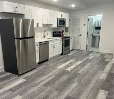 East Parkside Apartment | Inviting 1717 Apt 2 - Ideal for Families and Pet Lovers