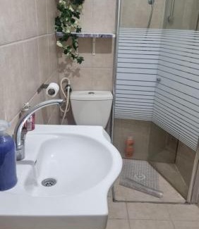 Kiryat Ekron House | Family-Friendly Stay at צימר אילה in a Serene Setting