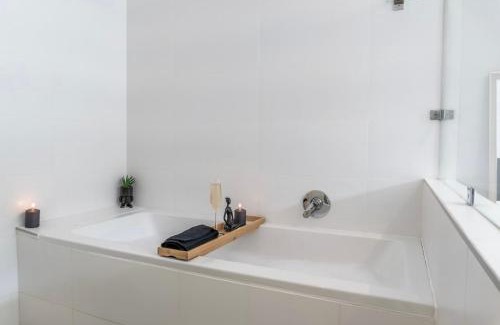 Hillhead Apartment | Ocean Dunes: Pet-Friendly Getaway with Sea Views