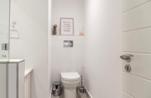 Hillhead Apartment | Ocean Dunes: Pet-Friendly Getaway with Sea Views
