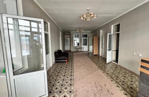Osh House | Budget-Friendly New Rise: Ideal for Family Getaways