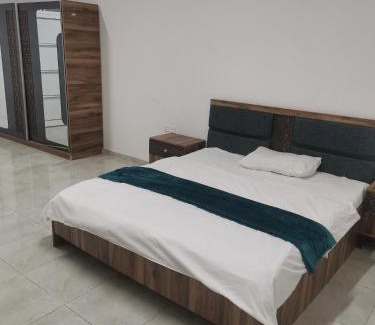 Al Koudh Hotel | Experience Comfort at قصر الياسمين 2 with Breakfast Included