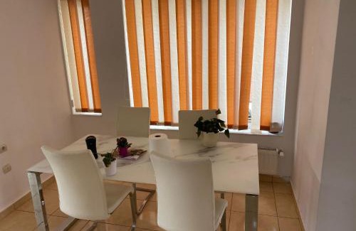 Sura Mica Villa | Modern 3-Bedroom Casa: Family-Friendly Retreat Awaits