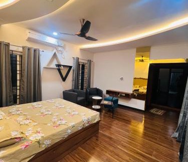 Narasapura Villa | Pet-Friendly Prakruthi Farm House with Pool & Hot Tub