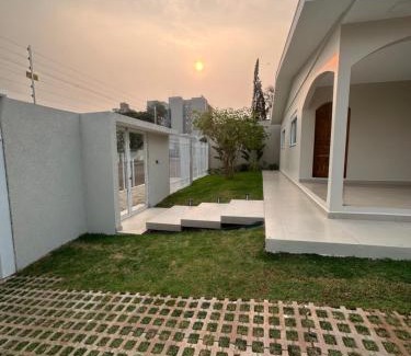 Neva Villa | Cozy Casa in the Heart of the City - Family & Pet Friendly