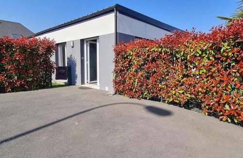 Saline House | Garden Retreat: Family & Pet-Friendly Maison Awaits You