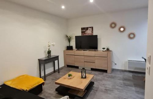 Saline House | Garden Retreat: Family & Pet-Friendly Maison Awaits You