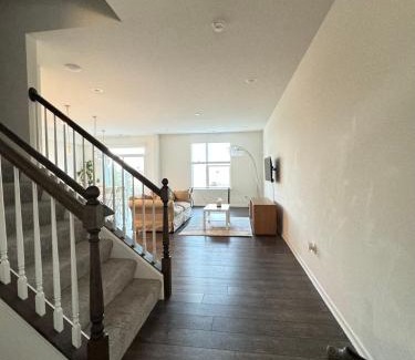 Fox Valley House | Inviting Townhome in Aurora – Family Friendly Comfort