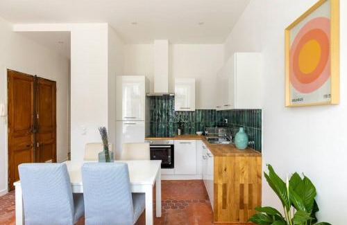 Notre-Dame du Mont Apartment | Inviting 3 Bedrooms Near Place Notre Dame Dumont