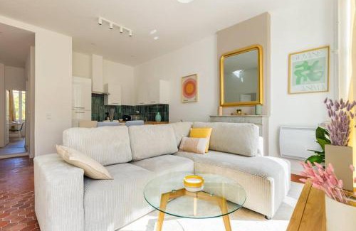 Notre-Dame du Mont Apartment | Inviting 3 Bedrooms Near Place Notre Dame Dumont