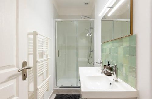 Notre-Dame du Mont Apartment | Inviting 3 Bedrooms Near Place Notre Dame Dumont