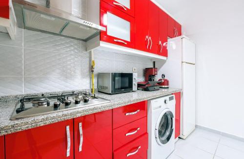 Moda Apartment | Inviting Flat with Balcony Near Kadikoy Square