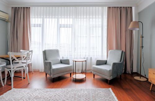 Moda Apartment | Inviting Flat with Balcony Near Kadikoy Square