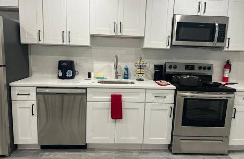 East Parkside Apartment | Relaxing Pet-Friendly Apartment for 3 Guests in City Center