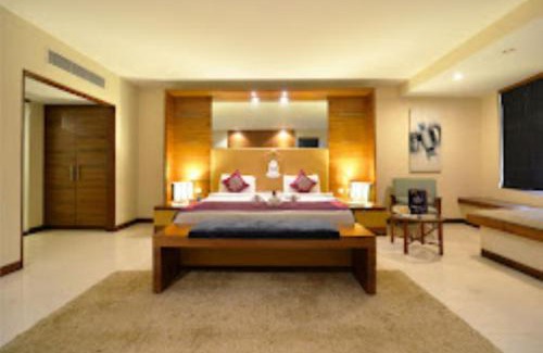 Begumpet Hotel | Discover The Manohar, Hyderabad: Family-Friendly Haven