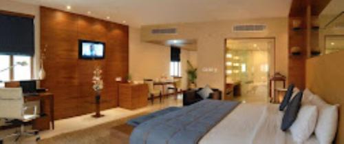 Begumpet Hotel | Discover The Manohar, Hyderabad: Family-Friendly Haven