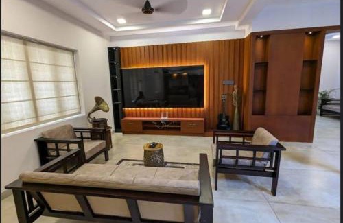 Ettumanoor House | Inviting Naalkett Tharavad Villa with Pool and Pet Friendly
