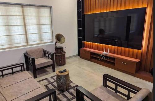 Ettumanoor House | Inviting Naalkett Tharavad Villa with Pool and Pet Friendly