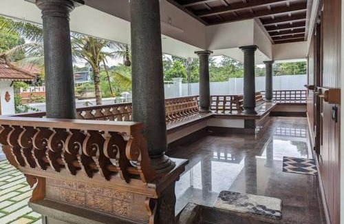 Ettumanoor House | Inviting Naalkett Tharavad Villa with Pool and Pet Friendly
