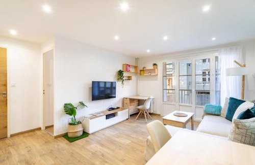 Toulon Apartment | Renovated 4-Star T3 with Balcony and Oceanfront Views