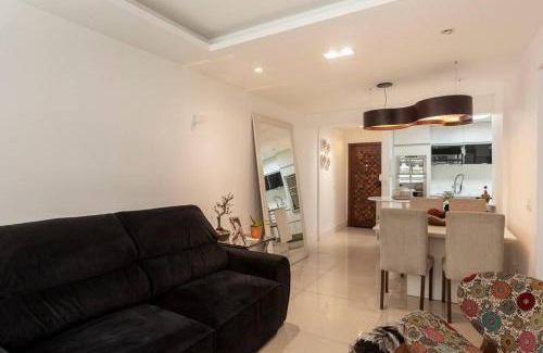 Icarai Apartment | Cozy Oceanfront Apartment Steps from Icaraí Beach