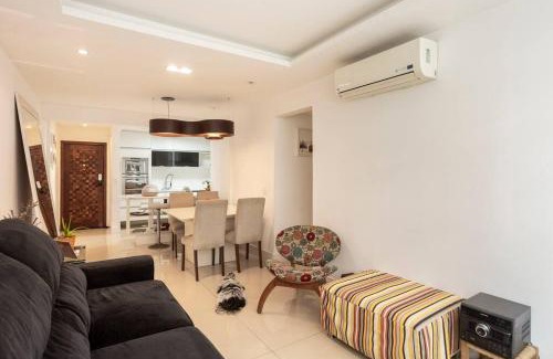 Icarai Apartment | Cozy Oceanfront Apartment Steps from Icaraí Beach