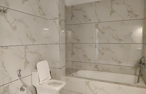 Vijaypur Hotel | Pet-Friendly Hotel Pindar Inn with Breakfast & Hot Tub