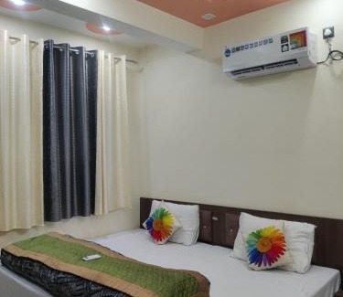 Vijaypur Hotel | Pet-Friendly Hotel Pindar Inn with Breakfast & Hot Tub